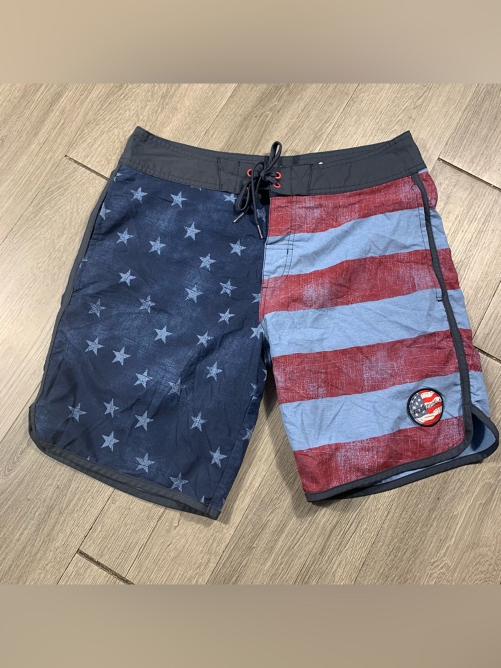 Travis Mathew Patriotic American Flag Board Shorts size 33